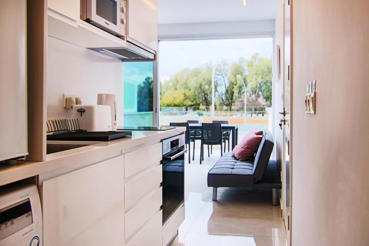 Phaedrus Living - Seaside Luxury Flat Harbour 108 Apartment Paphos Bagian luar foto