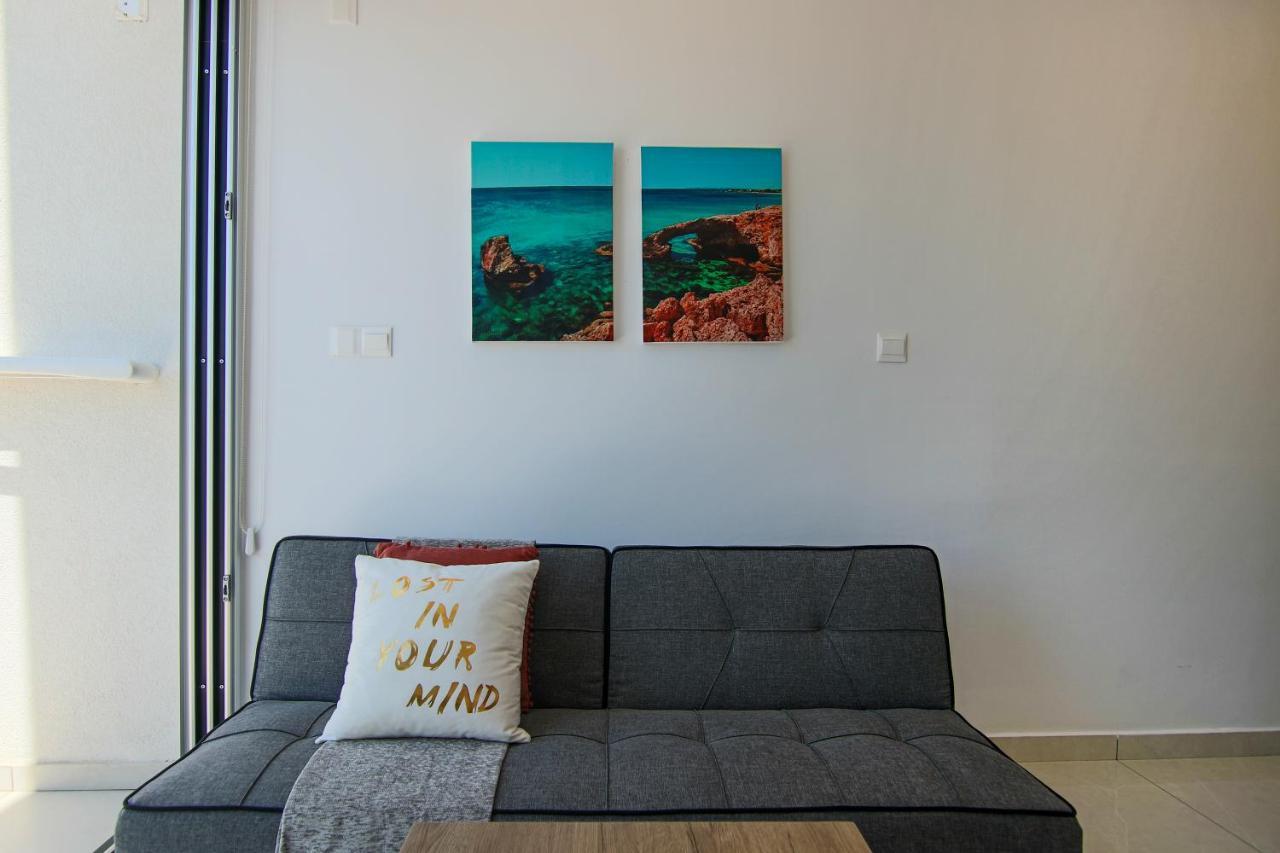 Phaedrus Living - Seaside Luxury Flat Harbour 108 Apartment Paphos Bagian luar foto